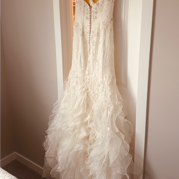 Wedding Dress - Picture 5 of 10